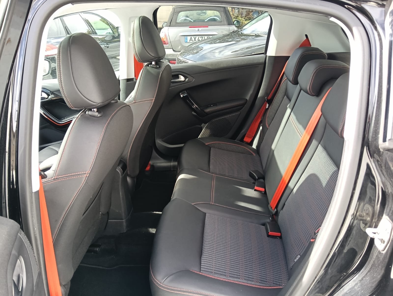 Peugeot 208 - imagem 25