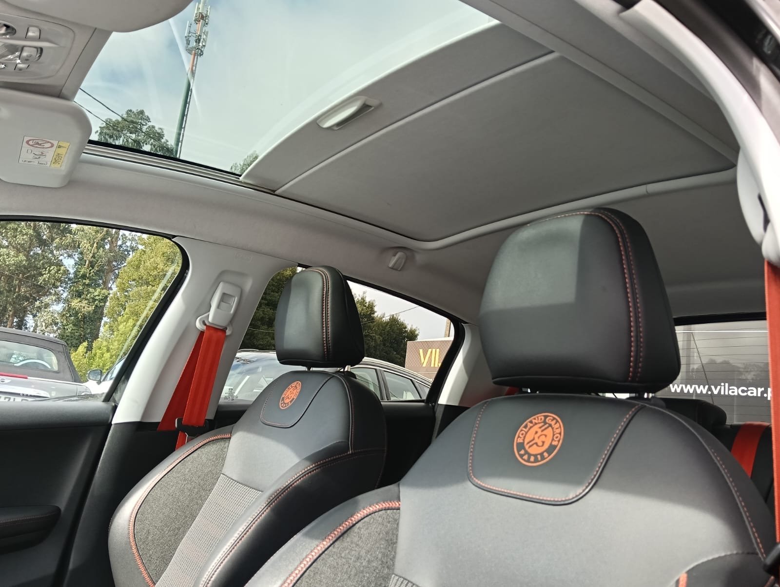 Peugeot 208 - imagem 26