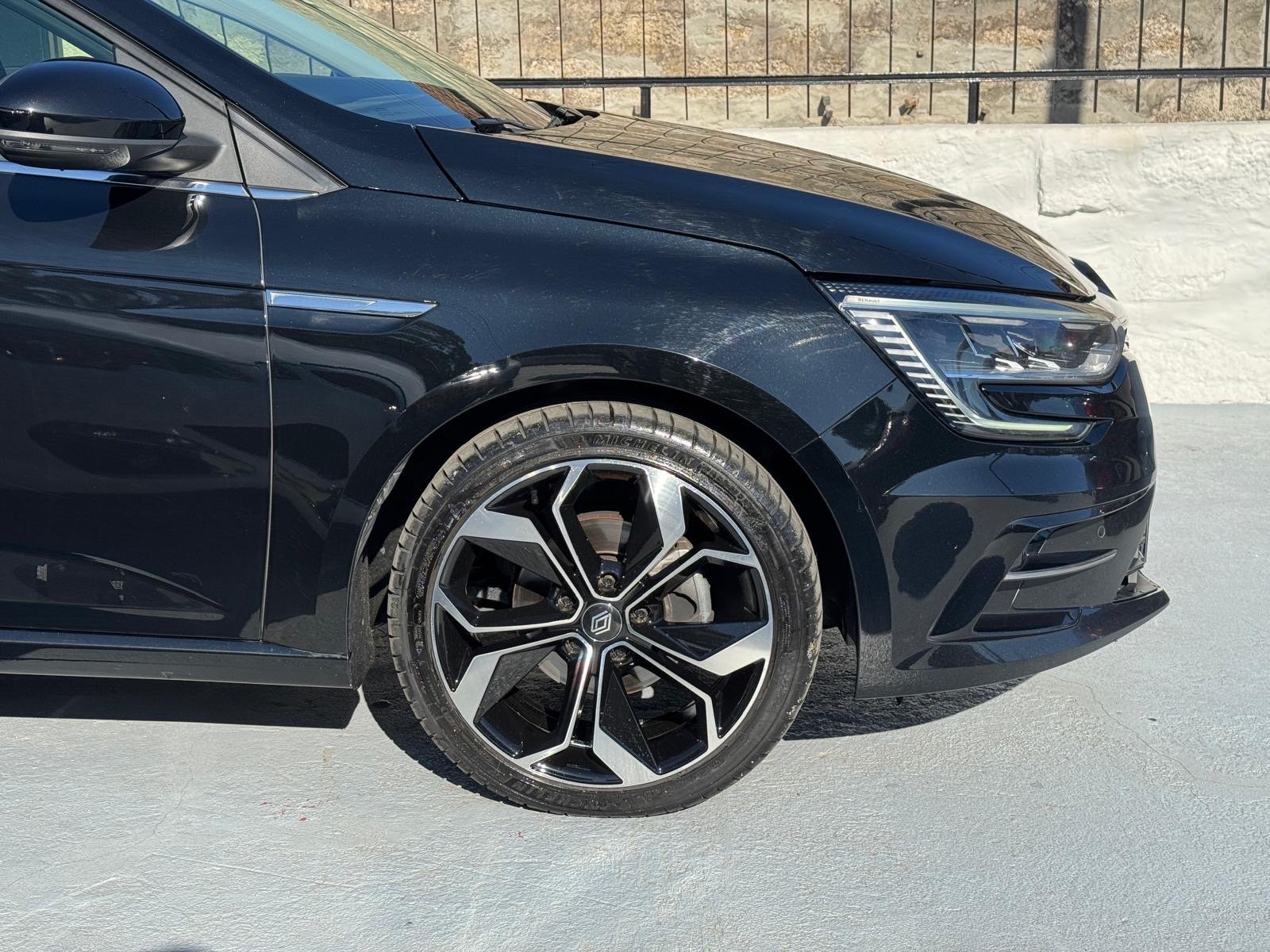 Renault Mégane Sport Tourer 1.5 Blue dCi Limited EDC - imagem 8