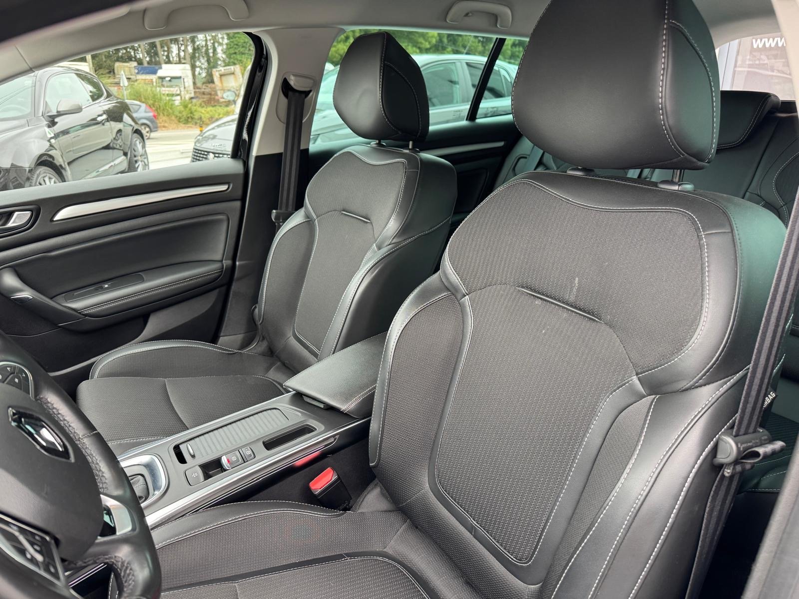 Renault Mégane Sport Tourer 1.5 Blue dCi Limited EDC - imagem 19