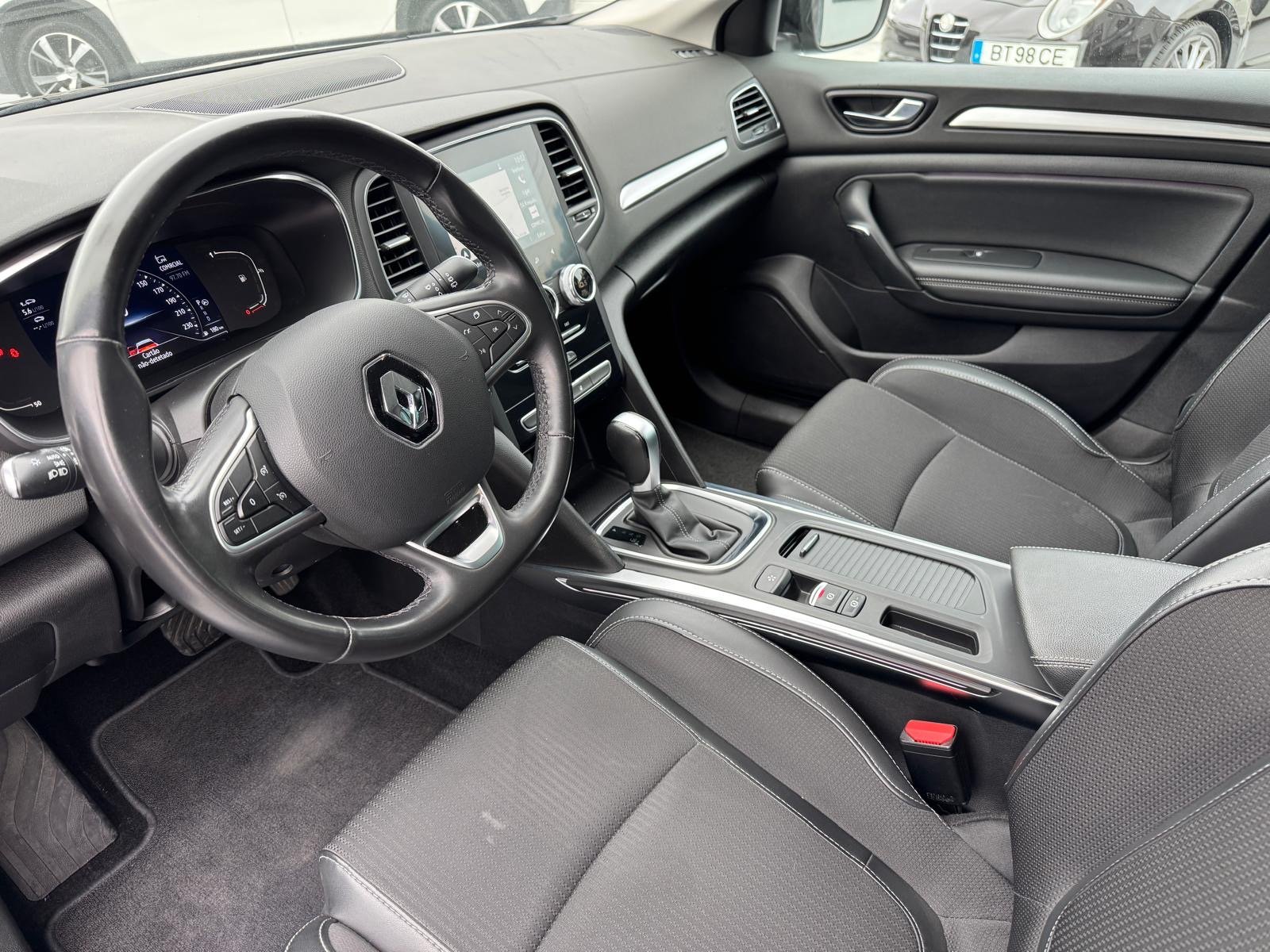 Renault Mégane Sport Tourer 1.5 Blue dCi Limited EDC - imagem 24